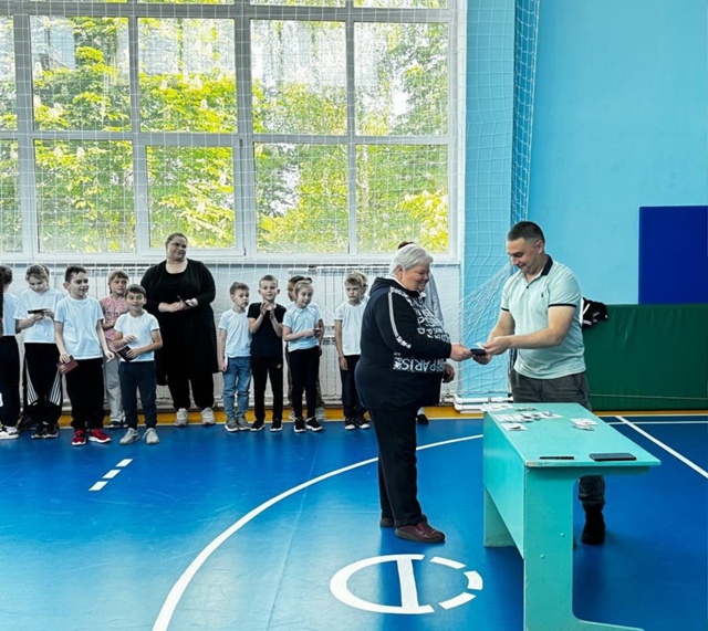 В Бабяковской основной общеобразовательной школе состоялось торжественное вручение знаков отличия Всероссийского физкультурно-спортивного комплекса «Готов к труду и обороне» (ГТО).