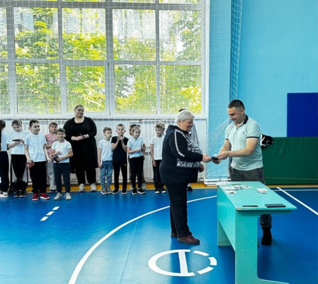 В Бабяковской основной общеобразовательной школе состоялось торжественное вручение знаков отличия Всероссийского физкультурно-спортивного комплекса «Готов к труду и обороне» (ГТО). В Бабяковской основной общеобразовательной школе состоялось торжественное вручение знаков отличия Всероссийского физкультурно-спортивного комплекса «Готов к труду и обороне» (ГТО).
